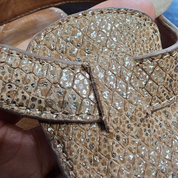 Gentle Souls Kenneth Cole Leather Gold Adjustable Ankle Sandal Thongs Size 9 - Picture 3 of 13